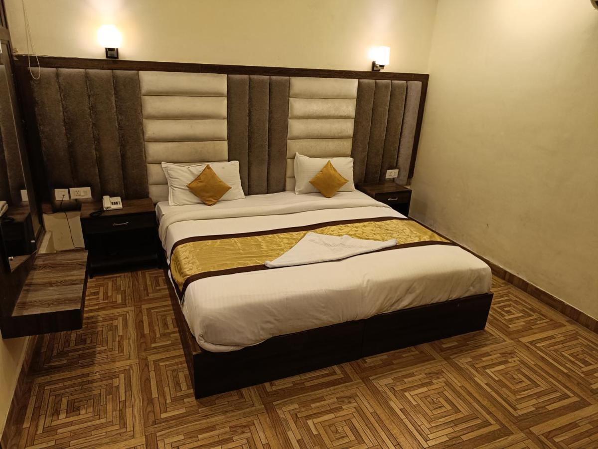 فندق The Grand Orion Chinhat المظهر الخارجي الصورة